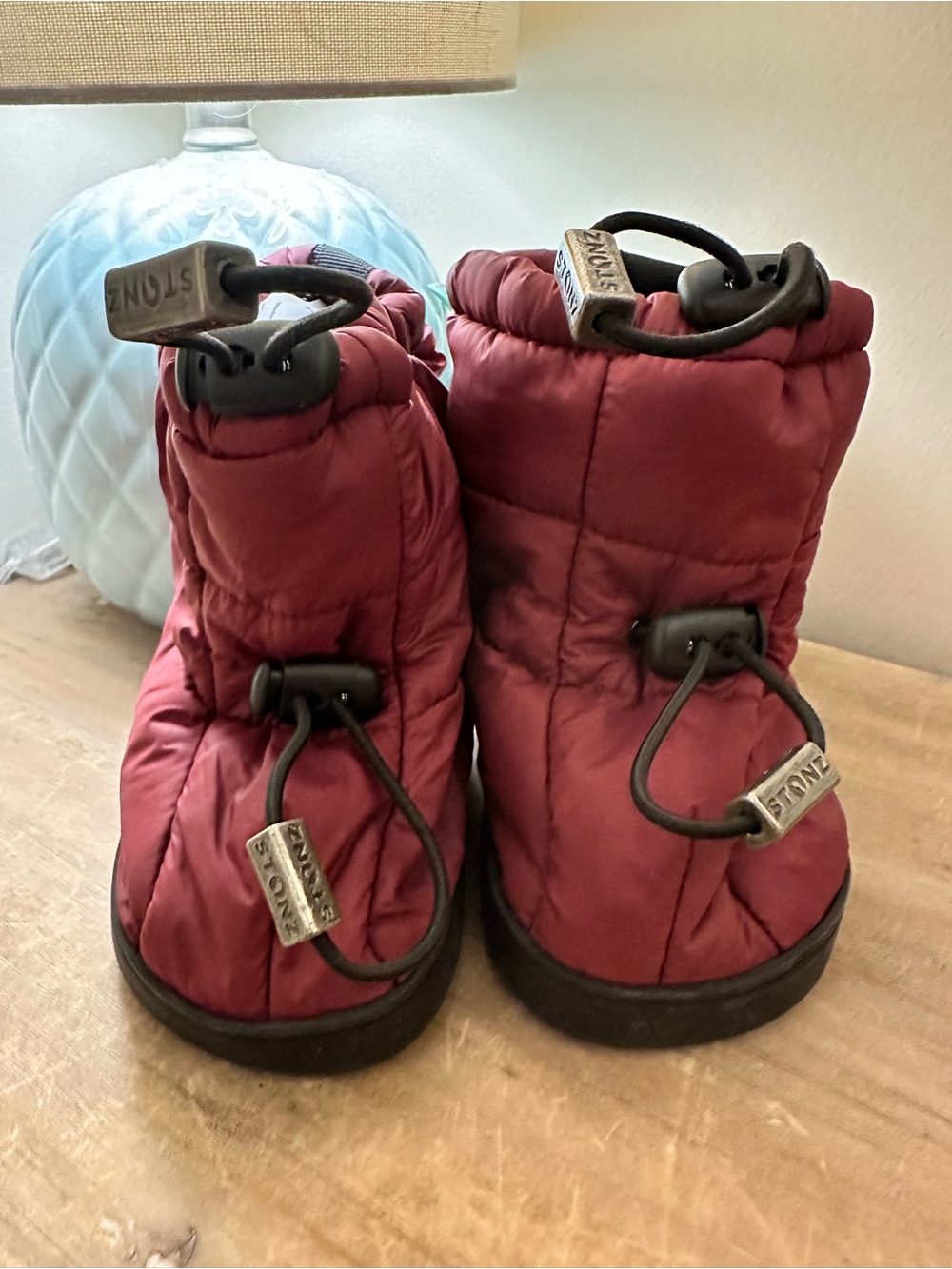 STONZ Puffer Snow Boots in Burgundy Size Large Kids